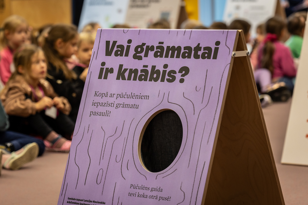 Izstāde “Vai grāmatai ir knābis?” skatāma “Vidzemē”